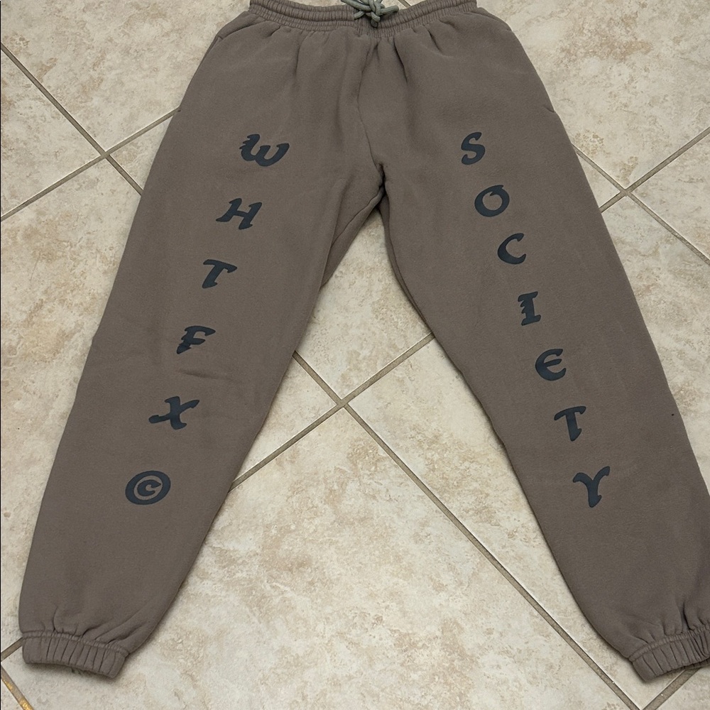 White Fox Sweatpants Set - Picture 4 of 5